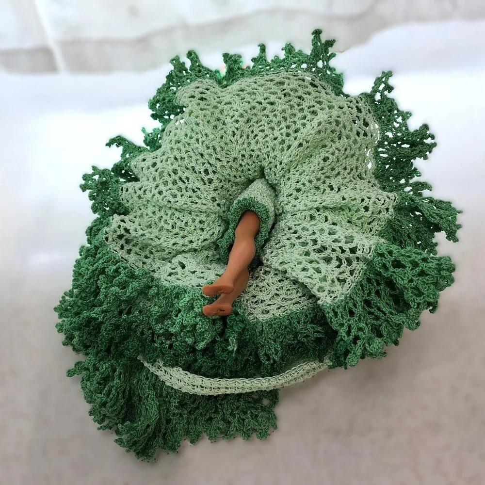 Crochet Felicity Garden Party Dress & Umbrella on Vintage Barbie - Picture 7 of 13